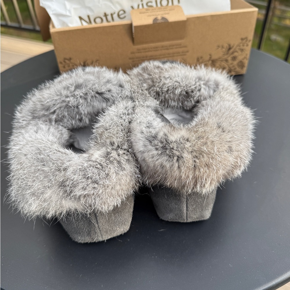Manitobah Mukluks Tipi Women's Moccasins - Picture 4 of 7